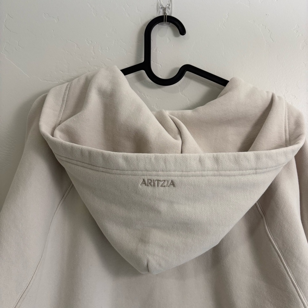 Aritzia Cozy Fleece Mega Raglan Zip Hoodie cream
Size S - Picture 9 of 9